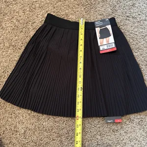 GapFit Women's Pleated Skort Size XS Black thumbnail 5