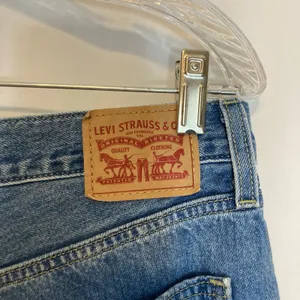 Levi’s Low Pro Straight Vintage 90s Mid Rise Relaxed Slouchy Blue Denim Jeans 28 thumbnail 10