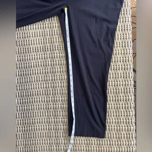 Lululemon On‎ The Fly Crop 23” black Pants 6 athleisure yoga workout streetwear thumbnail 8