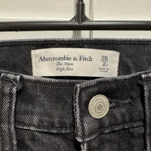 Abercrombie & Fitch The Mom High‎ rise Jean Black Grunge Streetwear Size 26 2R thumbnail 3