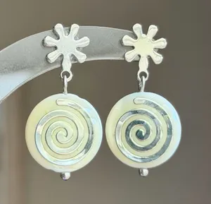 Handmade boho vintage grunge funky whimsical style swirl shell beads earrings🌀 thumbnail 1