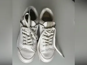 On The Roger Centre Court Tennis Sneaker‎ Women’s Sz 8 thumbnail 2