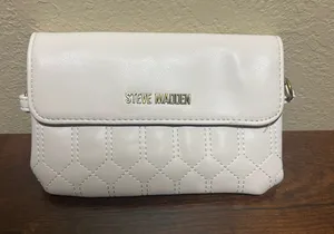 Steve Madden White quilted wristlet  thumbnail 1