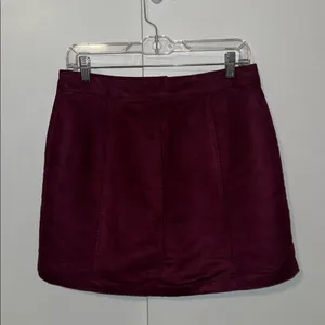 Old Navy Snap Button Mini Skirt Burgundy Microsuede Women’s 6 thumbnail 3