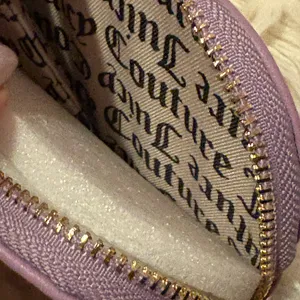 Juicy Couture Heart Coin Purse Wristlet NWT thumbnail 3