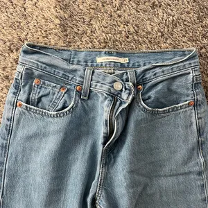 Classic Blue Low Pro Levi’s Straight Women's Jeans thumbnail 3