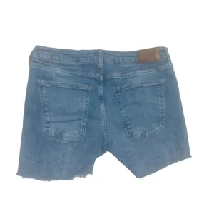 Zara The Skinny Denim Shorts Medium Wash Blue Raw Hem Womens Size 10 EUR 42‎ thumbnail 3