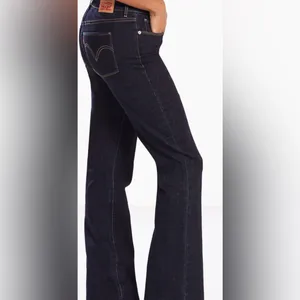 Levi Women’s Classic Bootcut Stretch Mid Rise Easy Fit, Dark Color WORN ONCE thumbnail 12