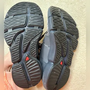 Salomon Black and Gray Athletic Shoes thumbnail 7
