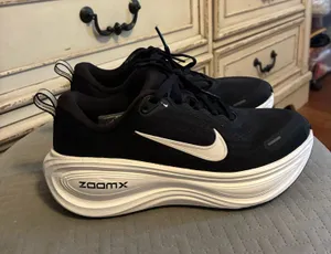 Nike running shoes  thumbnail 1