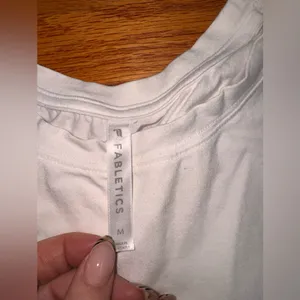 ☀️Fabletics White Long Sleeve women’s Tee thumbnail 2