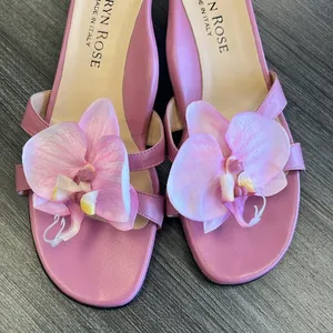 NWOT Taryn Rose Orchid kitten heels. Size 38.5 (8). thumbnail 2