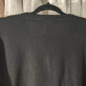 NWT Oliver.O Size M Sequined V Neckline Sweater Black Size M thumbnail 9