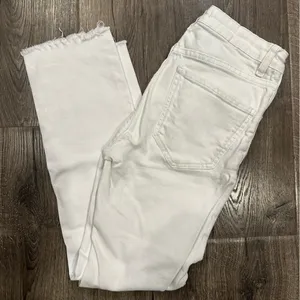 Zara Women’s White Hi-Rise Straight Jeans Size 2 Ankle Length Raw Hem Edge thumbnail 10