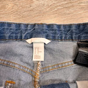 H&M Distressed Denim Mini Skirt Raw Hem Blue Size 10‎ Casual Summer Festival thumbnail 3
