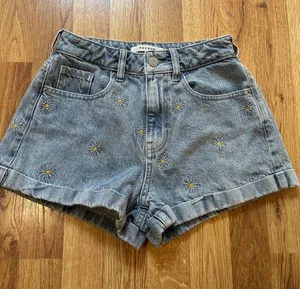 PacSun Light Blue Daisy Embroidered Denim Mom Shorts thumbnail 1