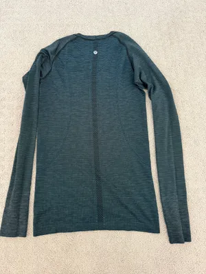 Lululemon Blue-Black Striped Long Sleeve Top Size 6 thumbnail 4