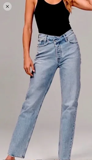 Abercrombie and Fitch The Dad High Rise 26 Light wash Curve Love thumbnail 1