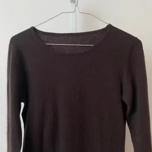 Preppy Small Brown Cashmere‎ Long Sleeve Crew Neck Sweater Pullover Knit thumbnail 2
