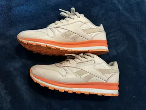 Women’s Reebok Sneakers thumbnail 2