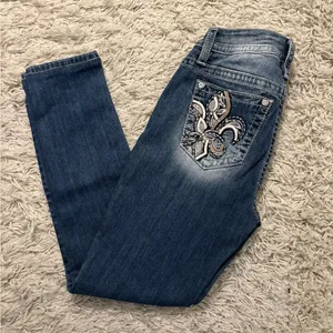Miss Me Stylish Mid-Rise Skinny Blue Embroidered Women's Jeans Size 27 thumbnail 1