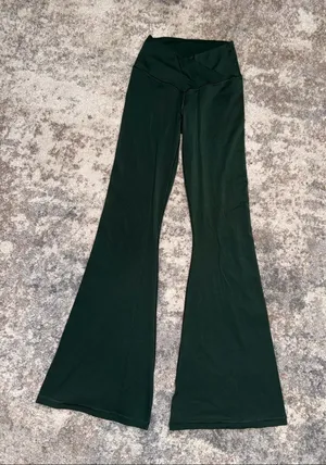 High-Rise Black Flared Leggings with V-Waistband thumbnail 1