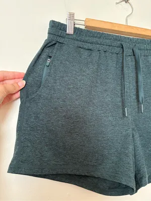 QUINCE Flowknit Mid-Rise Active Shorts Heather Green Sz Medium thumbnail 7