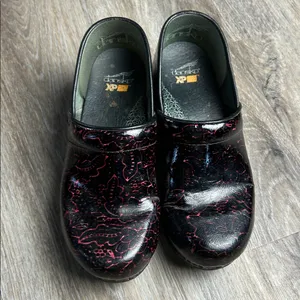 Dansko Pro XP 2.0 Patent Leather Clogs Size 40 (US 9.5-10) thumbnail 4