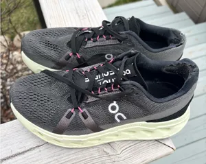 On Cloud Shoes thumbnail 1