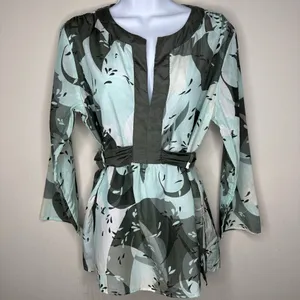 NWOT Cadeau Maternity Leaf Abstract Blouse Silk Blend in Shades of Green Size M thumbnail 2