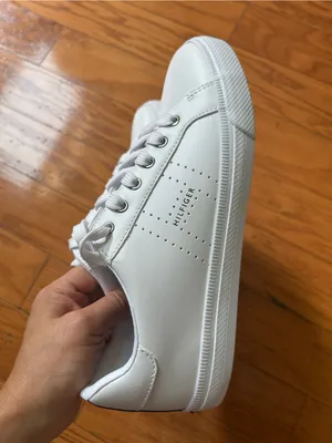 Brand new Tommy Hilfiger Women Sneakers size 7.5 thumbnail 2