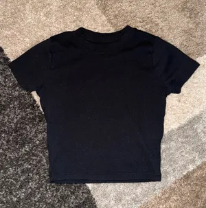 Hollister Crop Top thumbnail 1