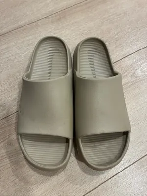 Nike Men’s Calm Slide Sandal Tan Size Men’s 7/Women’s 8 thumbnail 4