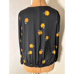 Madewell Bubble-Sleeve Wrap Top in Floating Florets M Black/Multicolor V-Neck thumbnail 2