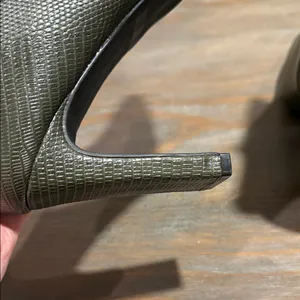 Journee‎ Collection Sarah Block Heel Bootie Olive Green Lizard Texture Zip 12 thumbnail 10