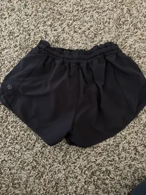 Lululemon Shorts Hotty Hot 2.5" Black thumbnail 2