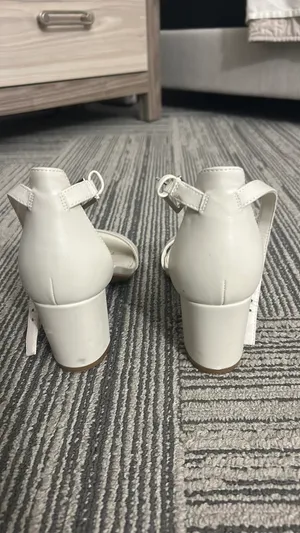 Calvin Klein white shoes  thumbnail 3