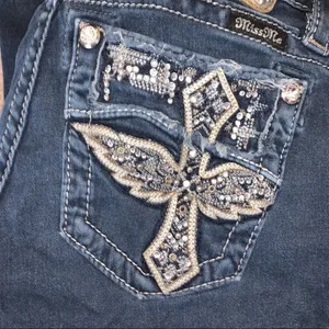 Miss Me Signature Skinny Crop Jeans Dark Wash 24 Angel Wing Cross thumbnail 5