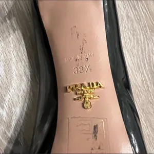 Prada peptoe Patent Leather Pumps are a size 8. thumbnail 4