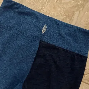 Free People movement XS blue and black leggings thumbnail 4