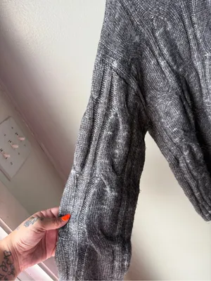 American Eagle Gray Cable Knit Oversized Sweater Size Large thumbnail 2
