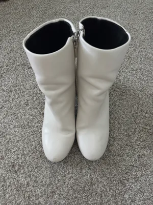 White ankle boots Size 8.5 thumbnail 3