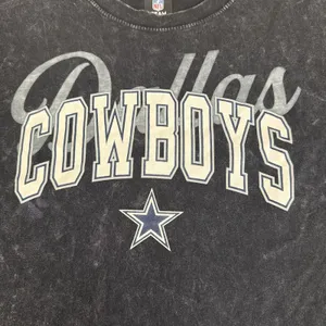 NFL Women’s Dallas Cowboys Athletic Short Sleeved Shirt Size small Relaxed NFL thumbnail 2