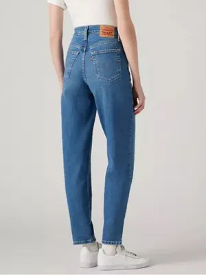 Levi’s High Waisted Mom Jeans Size 30 thumbnail 2