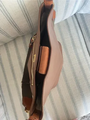 Dooney & Bourke Raleigh Roxy Leather Crossbody Shoulder Purse Bag thumbnail 5