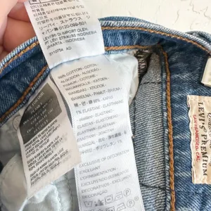 Levi's Premium | Cotton Ribcage Straight Ankle High Rise Jeans Medium Wash thumbnail 7