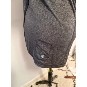 Lululemon‎ Athletica Gray Heathered Short Sleeve V-Neck Athletic Top Women's 8 thumbnail 4