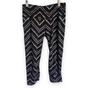 Athleta Womens Leggings Size Small Zig Zag Relay‎ Capri Black White 983259 thumbnail 3
