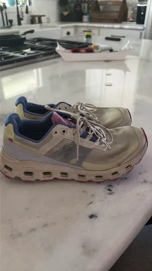 On Cloud Shoes thumbnail 4