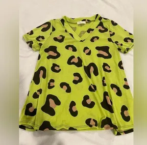 Green Leopard Print Womens Shirt Size M thumbnail 1